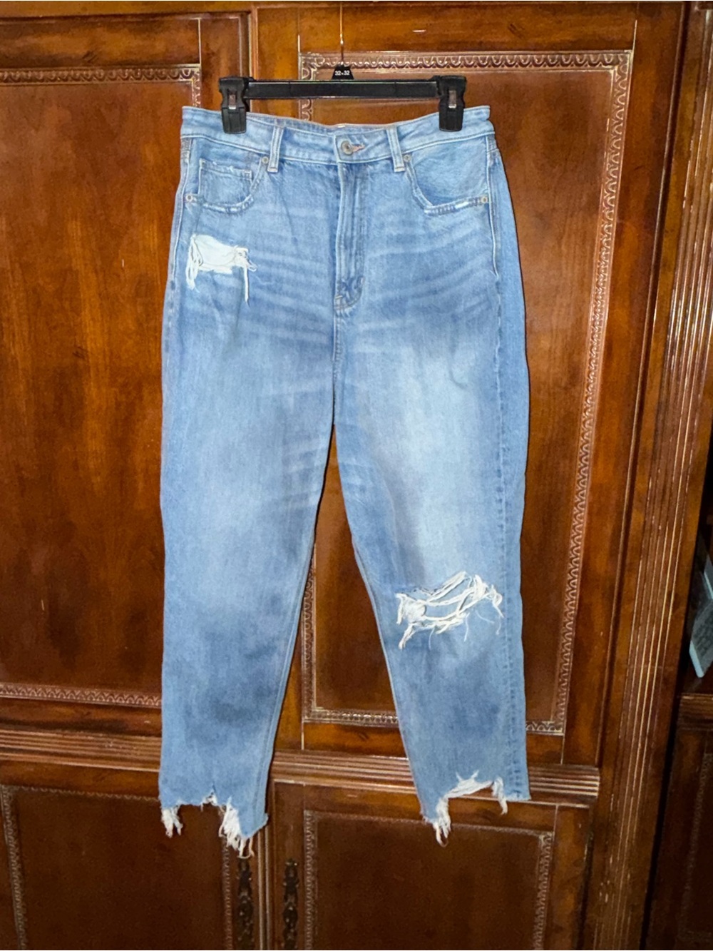 American Eagle Outfitters Light Blue Distressed Cropped Jeans